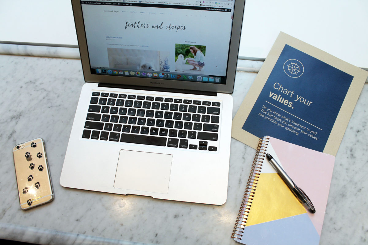 4 secrets to working full time and managing a blog, too